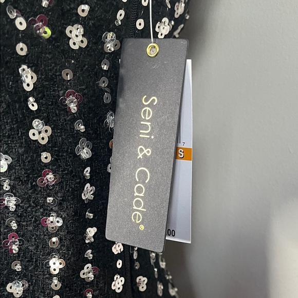 Seni & Cade Black Sequin V-Neck Mini Dress - Picture 3 of 7
